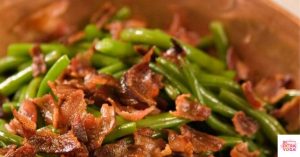 Whole30 green beans with bacon in a bowl.